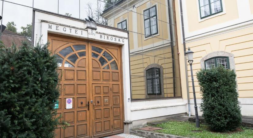 Kinek lett volna mersze így kibontatni a falat? Ők megtették