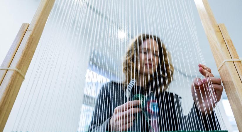 Textilbe szőtt politika: hányan vettetek fel kokárdát idén március 15-én?