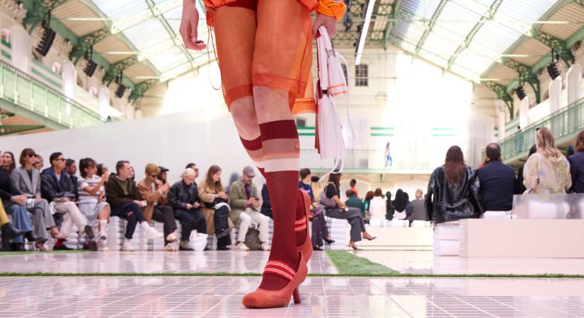 Kifutóról az utcára: ezek a színes cipők lesznek 2026 nyarának legnagyobb sztárjai