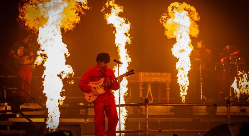 Választási visszaszámlálónak tapsolt a Carson Coma közönsége