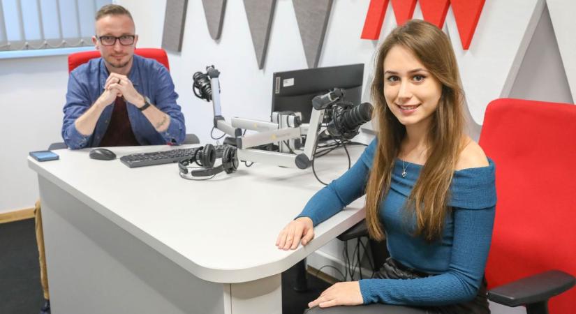 „Én ebbe születtem bele” – A mikrofonnál Sajó Laura, a Sajó Akkusztik Duó énekes-gitárosa