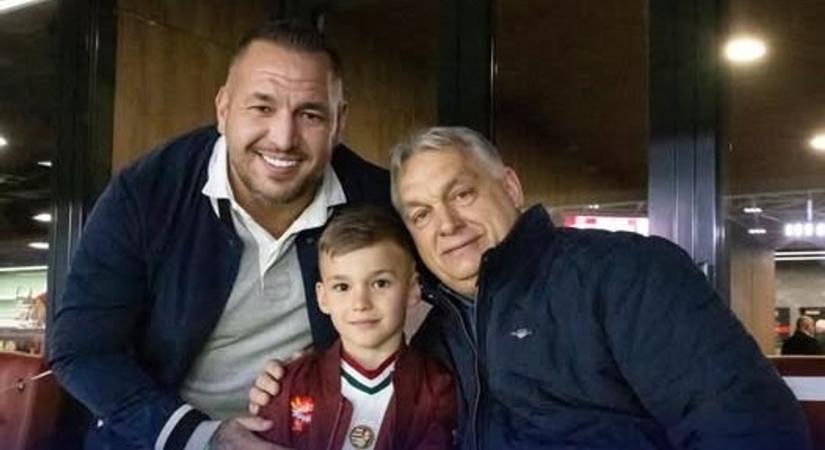 Orbán Viktor: „Pécelről éppen elcsíptük a meccset. Hajrá, magyarok!”