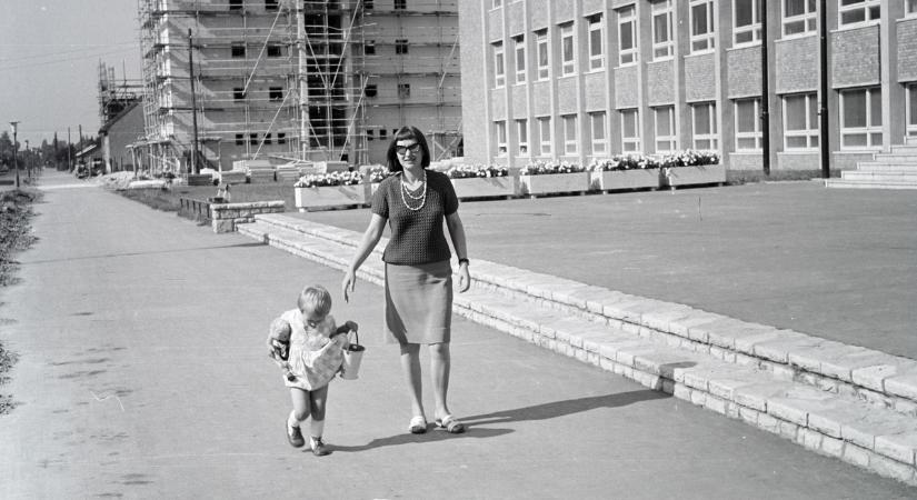 Sokkoló időutazás: így éltek Budapest ikonikus lakótelepein régen – Galéria