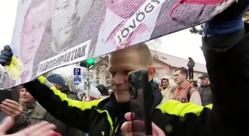 „Még az anarchia is jobb” – botrányos jelenetek Orbán Viktor péceli rendezvényén