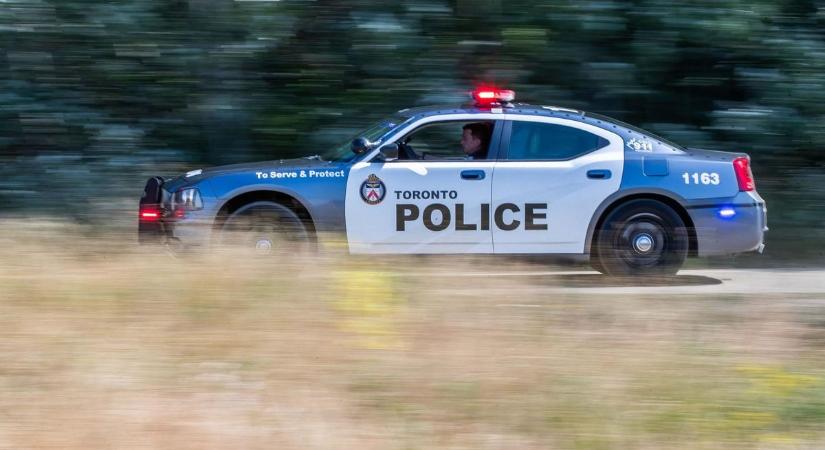 Páncélozott monstrumok és apró városi kisautók – így járőröznek a rendőrök a világ különböző pontjain