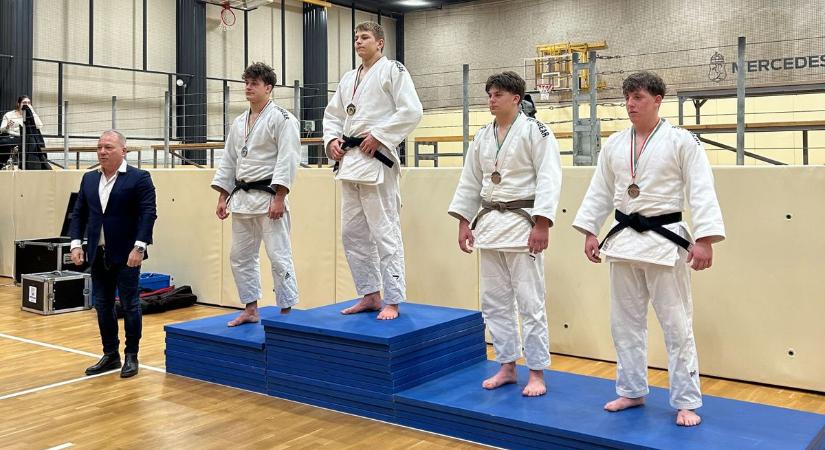 Értékes pontok és egy szépen csillogó érem