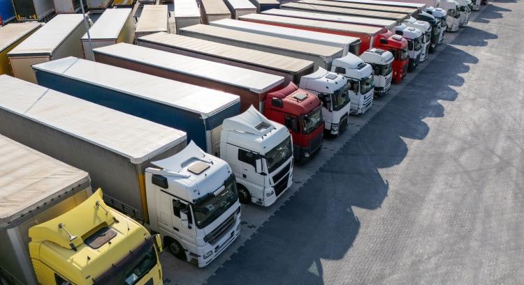 Több száz kamion parkolhat az új logisztikai terminálban