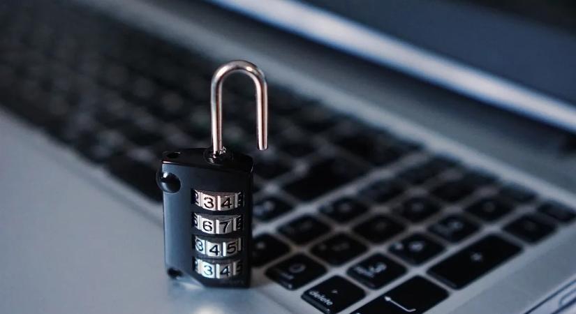 Mit tegyünk, ha feltörték a jelszókezelő alkalmazásunkat?