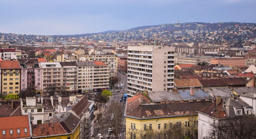 Megjelent egy óriási felirat Budapesten, forradalomra készül a főváros?