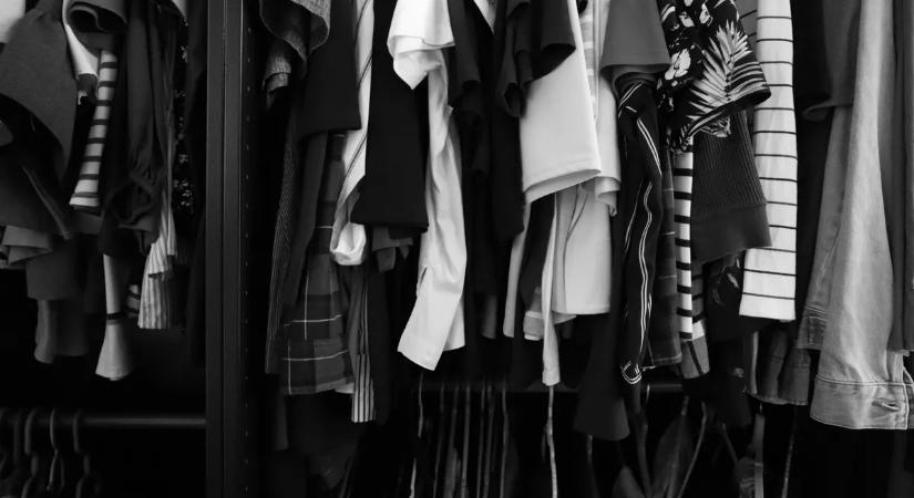 „A kisszoba foglya volt” – Saját anyja zárta sötét gardróbba a kerekesszékes, 4 éves kisfiút: holtan találtak rá