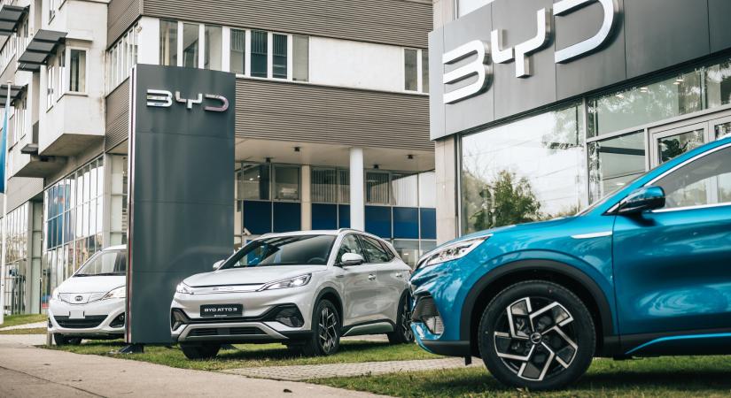 Váratlan fordulat a Magyarországon is aktív autógyártónál: hatalmasat zuhant a profit, könyörtelen tisztogatás indult a piacon