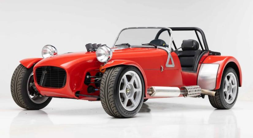 Hayabusa-motor vadítja ezt az aprócska roadstert