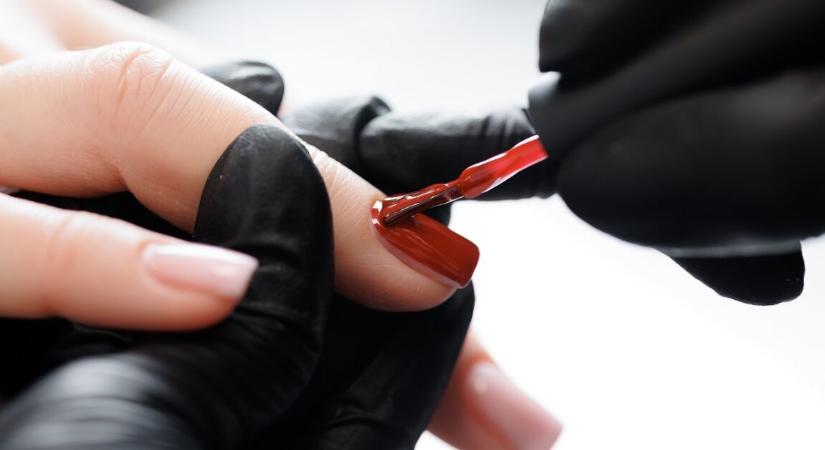 Átlátszó, vezetőképes körömlakkot fejlesztenek érintőképernyőkhöz