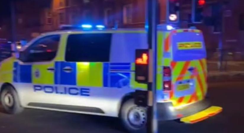 Most jött: gyalogosok közé hajtott egy fekete Suzuki Swift, többen megsérültek