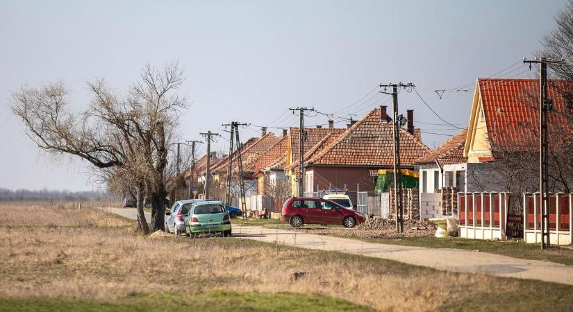 Spórolásban bajnok a hajdú-bihari falu: a polgármester mondja a módszert, így cselezik ki a pénzügyi vákuumot