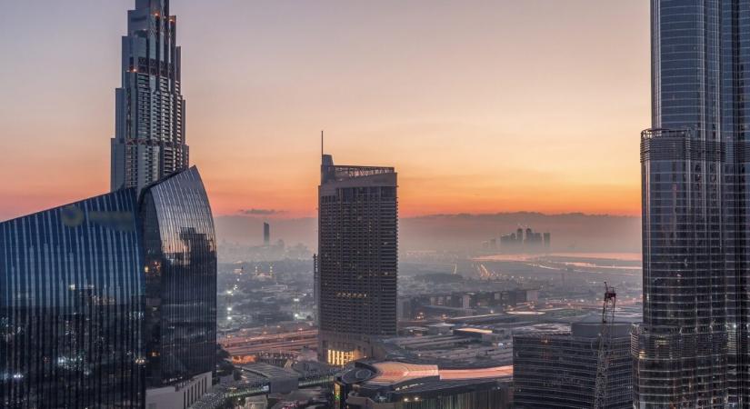 Robbanásokat hallottak Dubajban – azonnali tájékoztatás érkezett