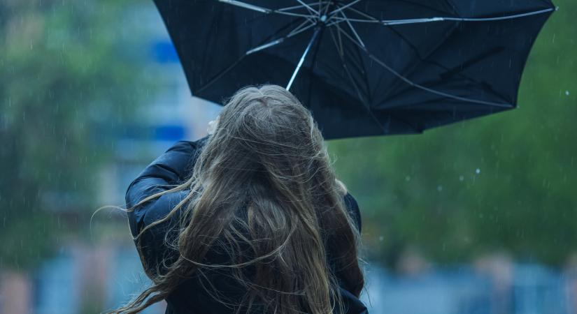 Riasztás 8 vármegyében: kíméletlen időjárás miatt figyelmeztetnek