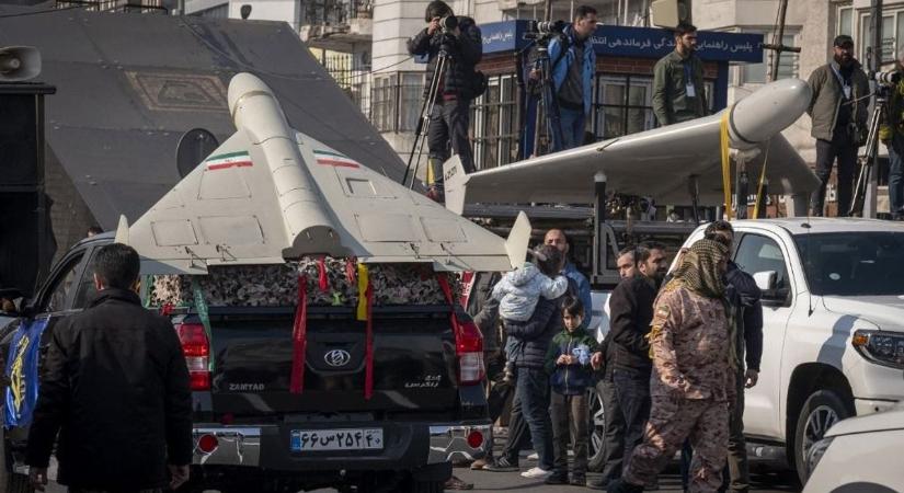 Drága vadászgépek az olcsó iráni drónok ellen – fenntarthatatlan az Öböl menti arab országok légvédelme