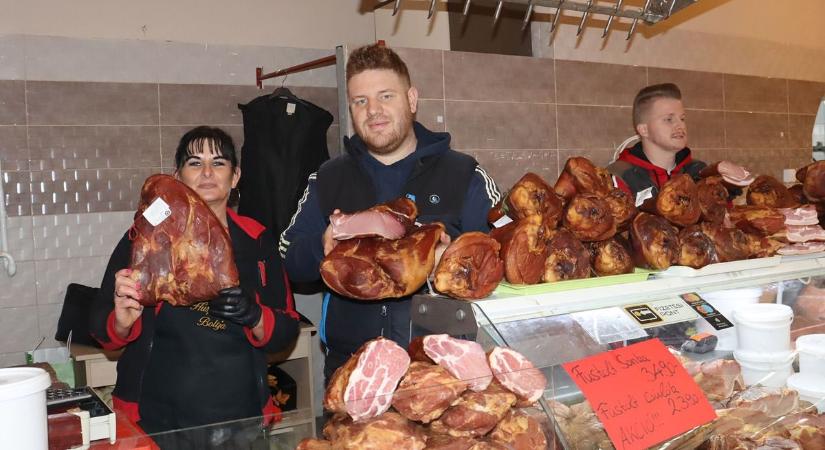 Olyan húsvéti sonka kapható a zalaegerszegi piacon, még Írországban is azt fogyasztják (galéria)