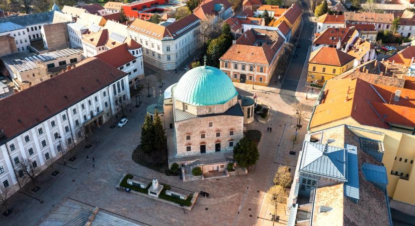 Pécs rejtett udvarainak kincsei is megtekinthetőek vasárnap