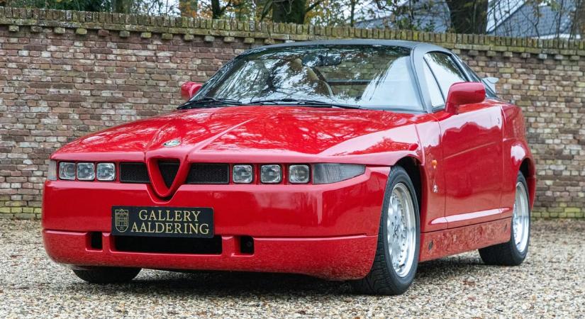 A rendszerváltáskor és 2026-ban is mindenki megnéz egy ilyen különleges Alfa Romeót