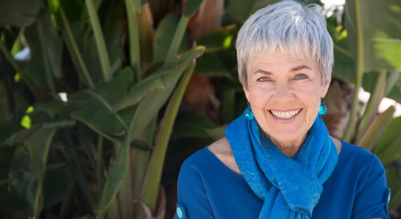 Akár 10 évet is letagadhatsz a színek királynőjével – Briliáns stílustrükkök 50 felett