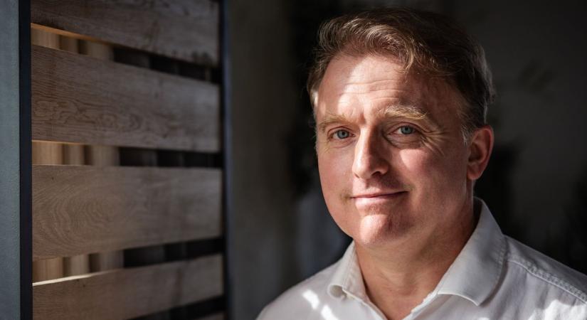 "Éltem egy keveset. S ebbe más is belehalt már" - az apai ágon somogyi származású Lackfi János Kossuth-díjat kapott