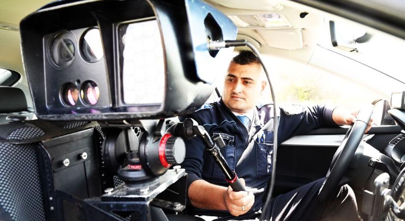 A szabálykövetők segítségét kérik, új módszert vet be a gyorshajtók ellen a rendőrség