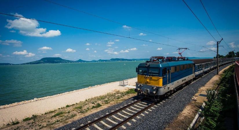 Folytatódik a balatoni vasút fejlesztése - erre számíthatnak hétfőtől az utasok