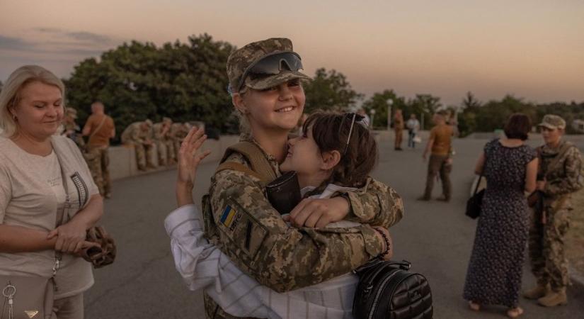 Teljes a fejetlenség az ukrán hadseregben: dezertőrök tartják rettegésben a civil lakosságot – Kijev megkezdte a nők toborzását