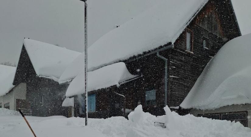 Brutális havazás a Plitvicei-tavaknál: 1 méteres a hó és még mindig esik