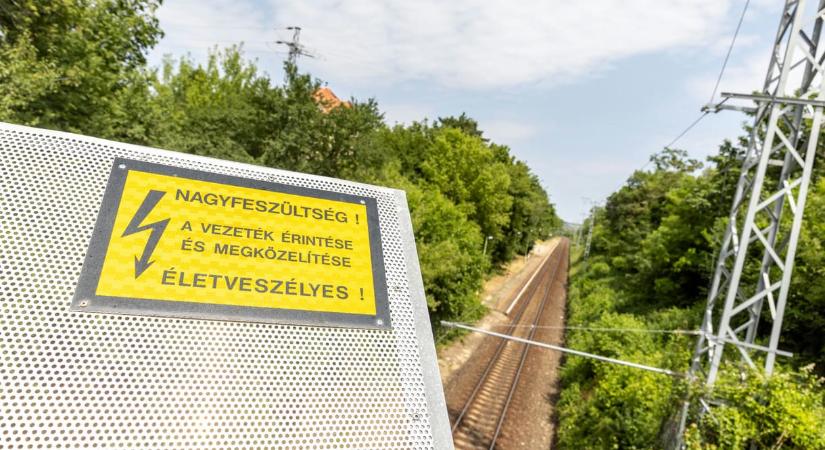 Baj van az árammal, az egész dél-balatoni vonalon leállt a vonatközlekedés