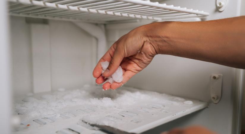 Villámgyors módszer a fagyasztó leolvasztására egyetlen háztartási eszközzel