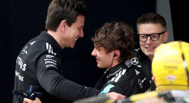 „Meg kell tanítani kuplungot kezelni, a mai gyerekek már automatán tanulnak…” – Wolff Antonelli elrontott rajtjáról