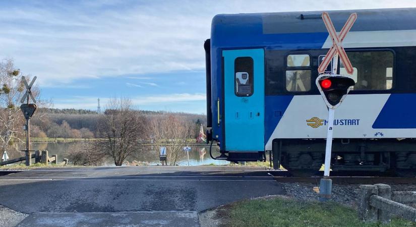 Jelentős késésekre kell felkészülniük a zalaiaknak: most nem a viharos szél hátráltatja a vonatokat?