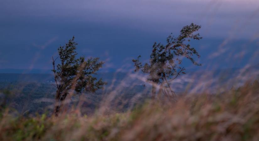 Metsző északnyugati széllel, veszélyjelzéssel indult a nyári időszámítás: mutatjuk, hol lesz a legzordabb az idő
