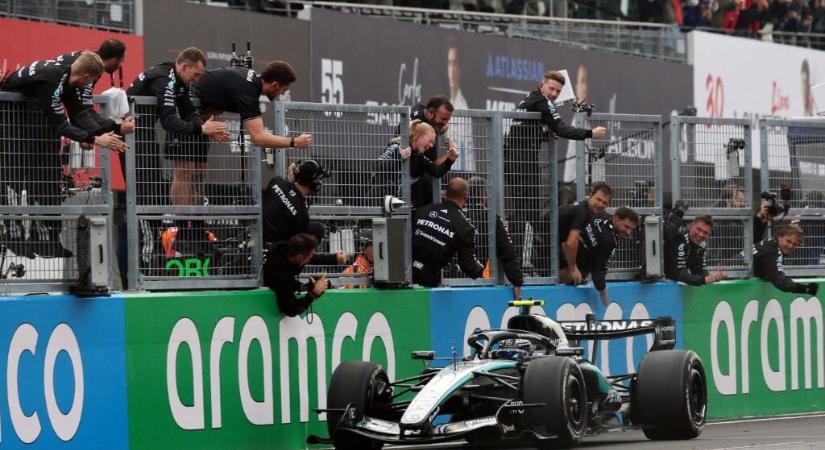 Antonelli nyerte a Japán Nagydíjat és egy olyan rekordot döntött meg, amely idősebb volt, mint ő