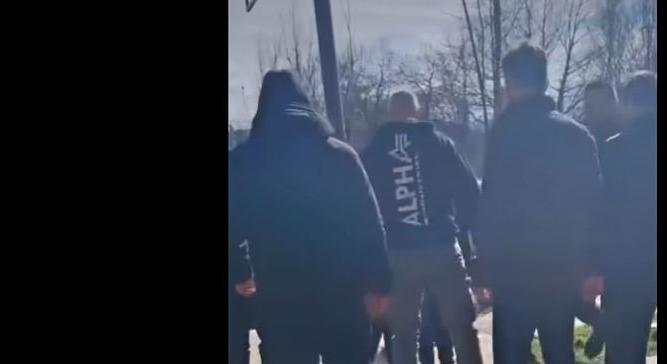 Megvertek egy egyetemistát, a mobil csapatokat is megtámadták (videó)