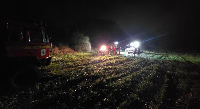 A Kaposújlakon az áramszolgáltatást visszaállítók mentésére érkezett mentőegységet mentették az életmentők