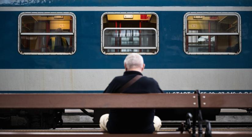 MÁV: Áramellátási zavar miatt leállt a teljes dél-balatoni vonal