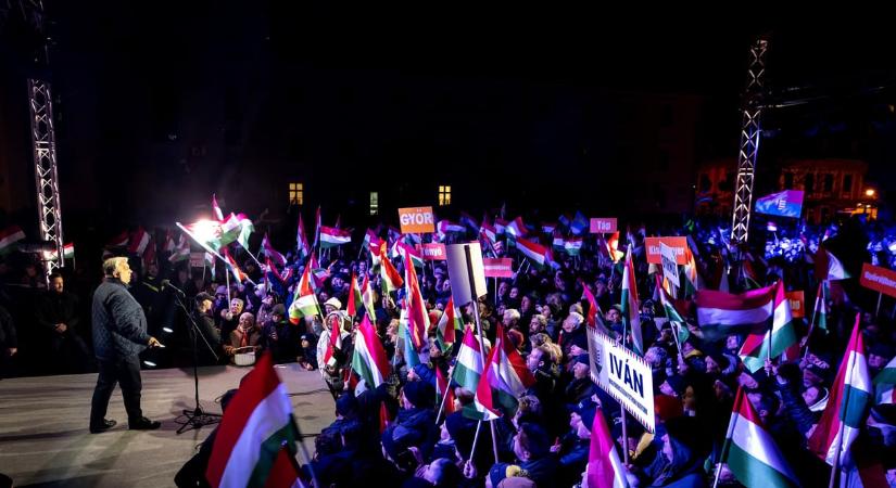 MMA-harcos katonát is talált Hadházy Ákos az Orbán ellen tüntetőket megfélemlítő csapatban