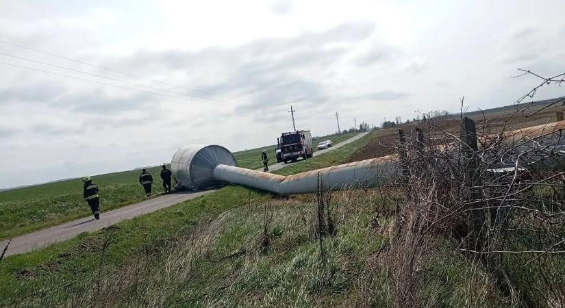 Döbbenet: kidöntött a szél egy víztornyot Somogyban – képek