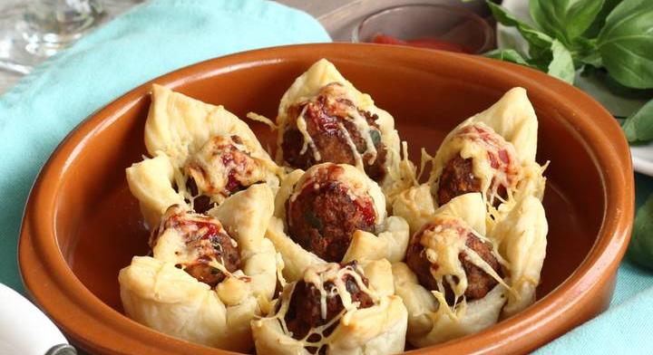 Mini fasírtok ropogós kosárban: húsvéti vendégvárót mutatunk