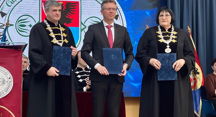 Felavatták az egyetem új jelképeit a Rákóczi Napok záróünnepségén