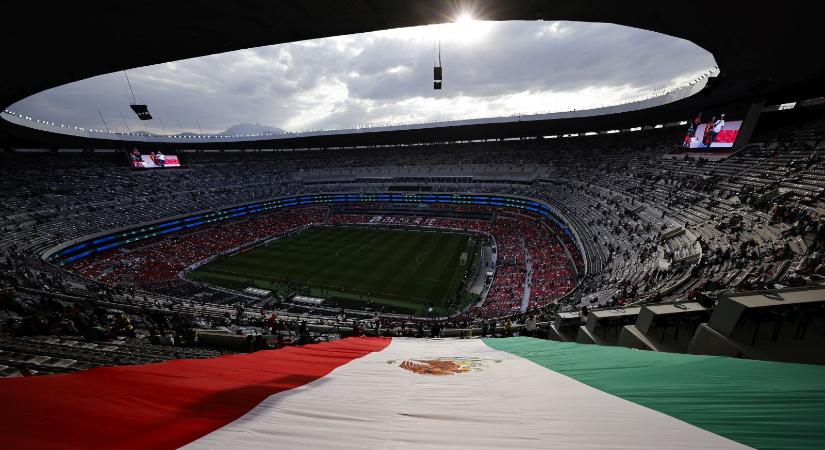 Tragédia: Lezuhant és meghalt egy szurkoló a válogatott meccsen