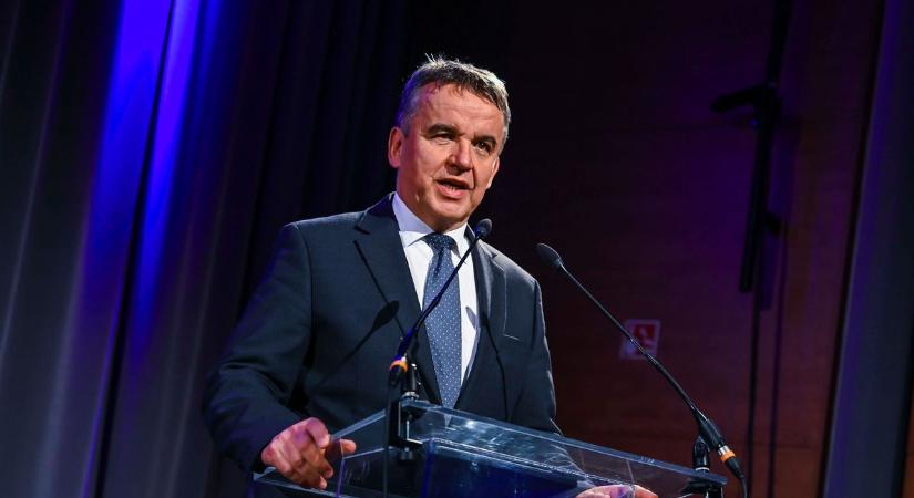 Szijjártó Péter Tolnára jön: nagy politikai fórumra hívják a lakosokat