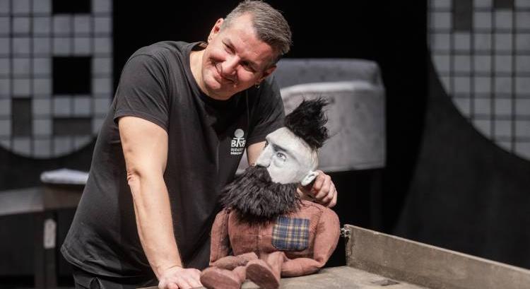 „Most csöngessen be, aki tud!” – Pethő Gergővel készül a Berzsián és Dideki