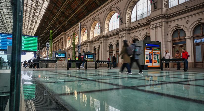 A MÁV elfeledkezett az óraátállításról