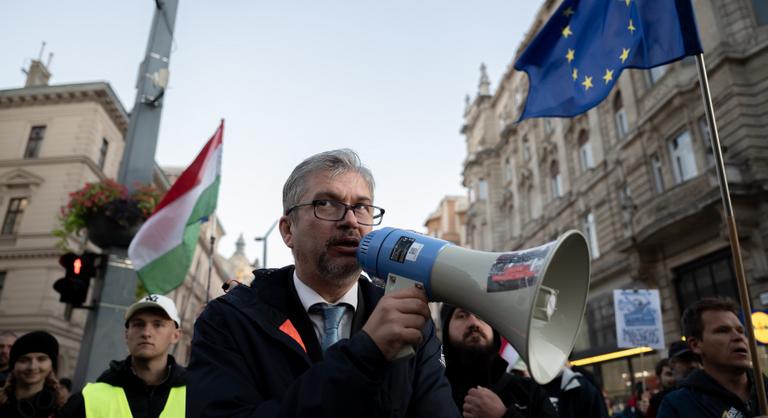 A Fidesz győzelme esetén kellő sokasággal kényszerítenék ki a megismételt választást