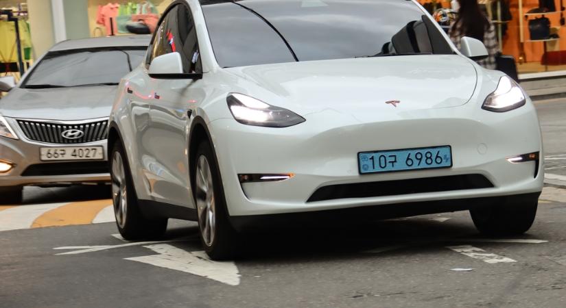 Ekkora a baj: a világ egyik leggazdagabb országában korlátozzák az autóhasználatot